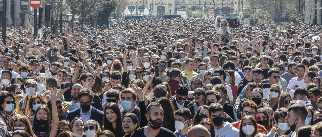 Imagen de archivo de una mascletà de las Fallas 2022 en València.