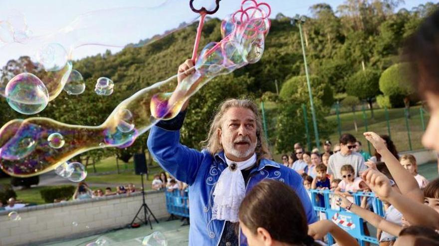 Los fuegos artificiales del Centro Asturiano prometen sorpresa final