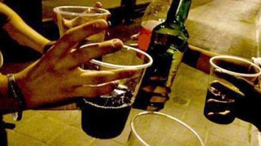 Uns 80 joves catalans són atesos cada cap de setmana a urgències per intoxicacions alcohòliques
