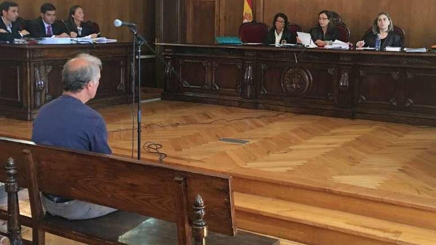 El acusado durante el juicio en la Audiencia Provincial. // R. Vázquez