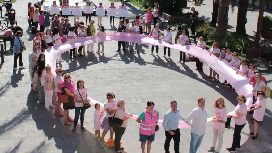 Un acto contra el cáncer 
de mama en Santa Eulària
 en una imagen de archivo.