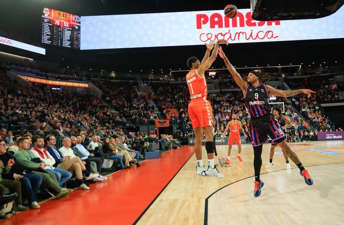 Todas las fotos del Valencia Basket - París Basketball en el Roig Arena