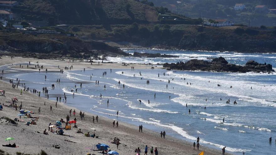El Puerto de A Coruña prevé dragar en Langosteira el equivalente a 37 dunas de Riazor y usar la arena en playas del entorno