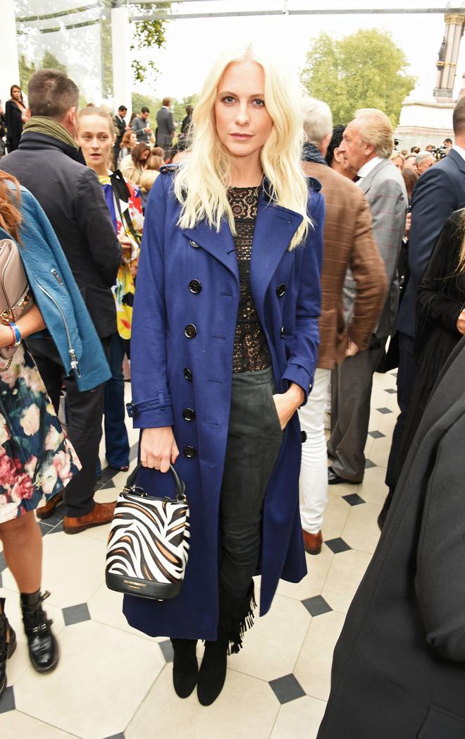 El trench de Burberry de Poppy Delevingne