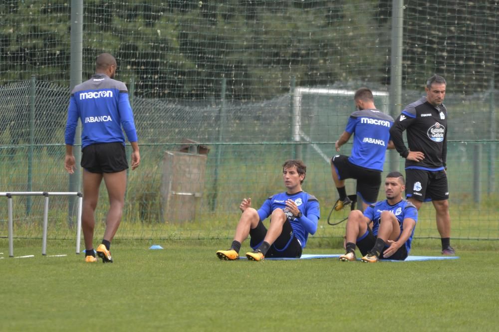 El internacional suizo se ha reincorporado este martes a los entrenamientos del Deportivo para preparar el partido ante la Real Sociedad.