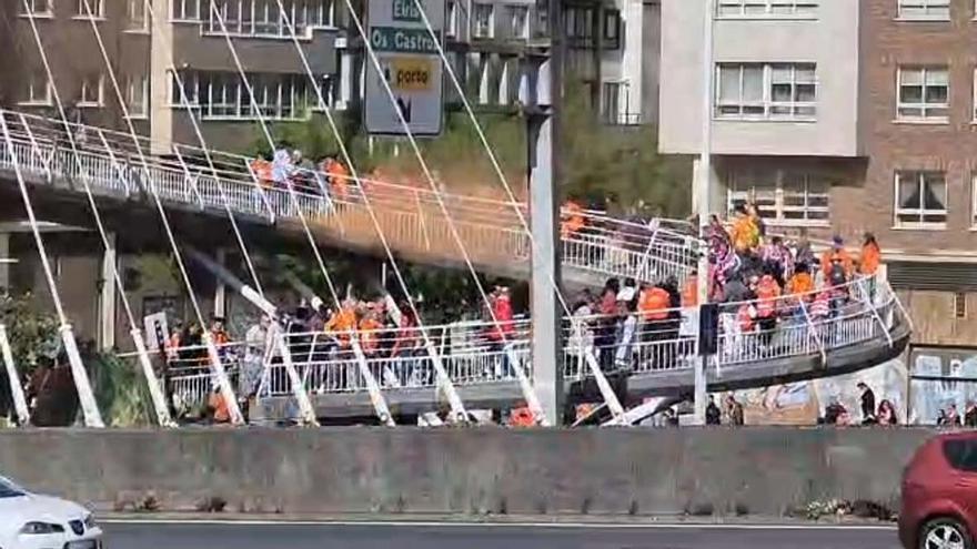 Ambientazo en A Coruña para el derbi Leyma-Obradoiro: la 'marea naranja' toma el Coliseum