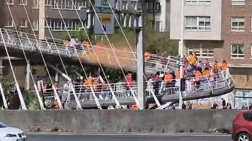 Ambientazo en A Coruña para el derbi Leyma-Obradoiro: la 'marea naranja' toma el Coliseum