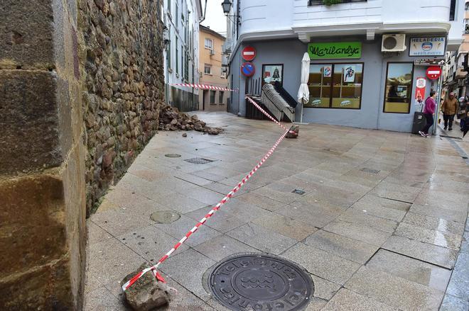 Fotogalería | Derrumbe de parte de la muralla de la puerta del Sol de Plasencia