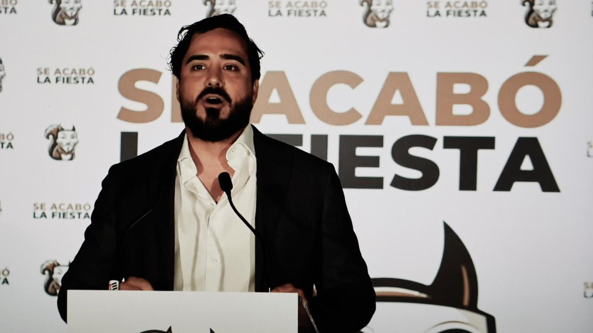 Comparecencia de Luis ‘Alvise’ Pérez durante la noche electoral.