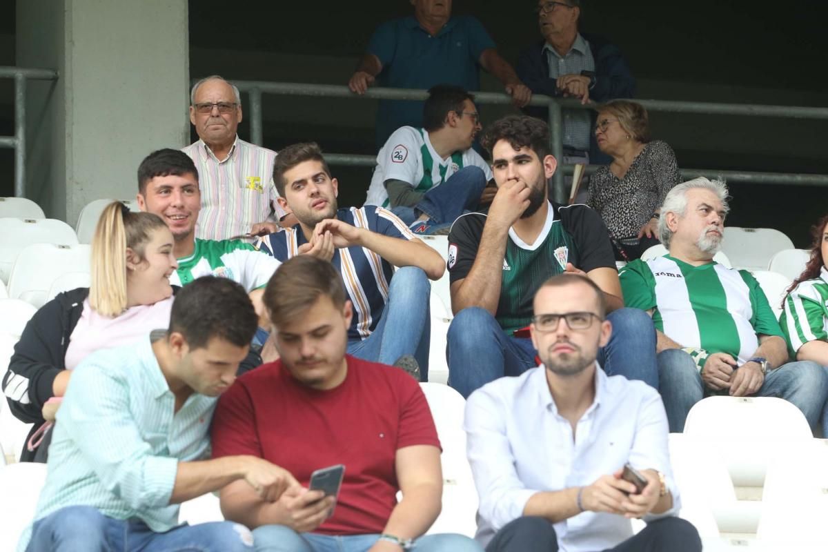 Los aficionados del Córdoba CF en el Arcángel