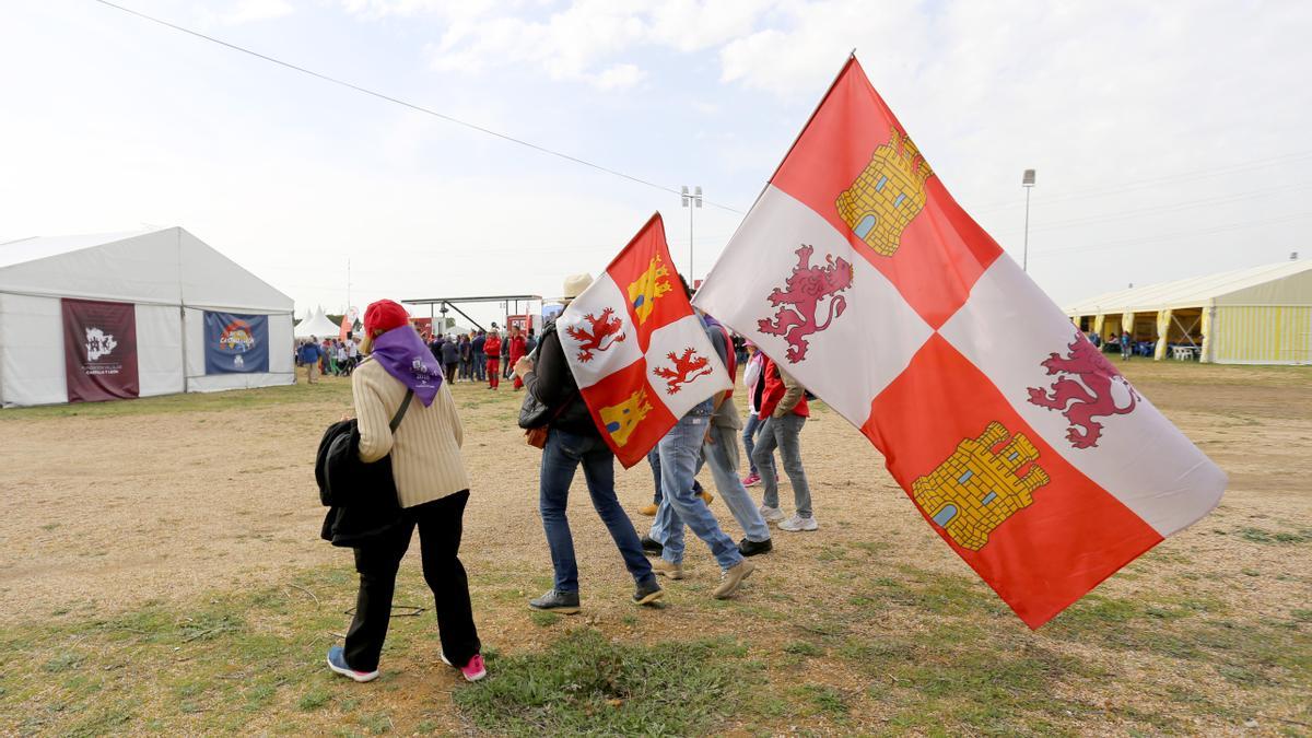 Banderas en la fiesta de Villalar