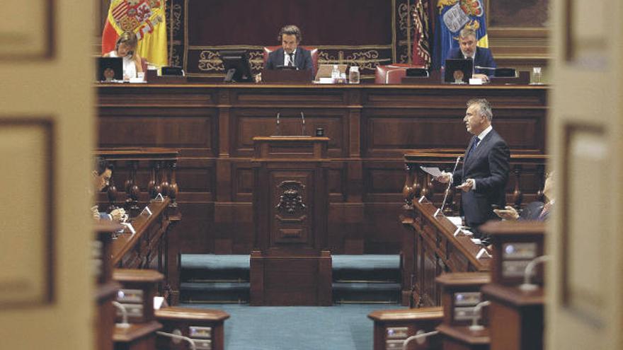 Un momento del Pleno celebrado ayer en el Parlamento.