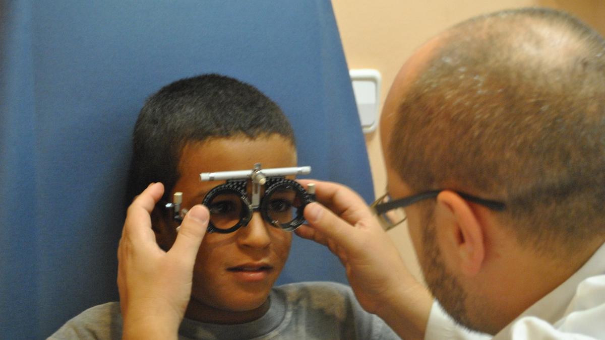 El Centro Universitario de la Visión de la Facultad de Óptica y Optometría de Terrassa ha atendido cerca de 26.000 pacientes.