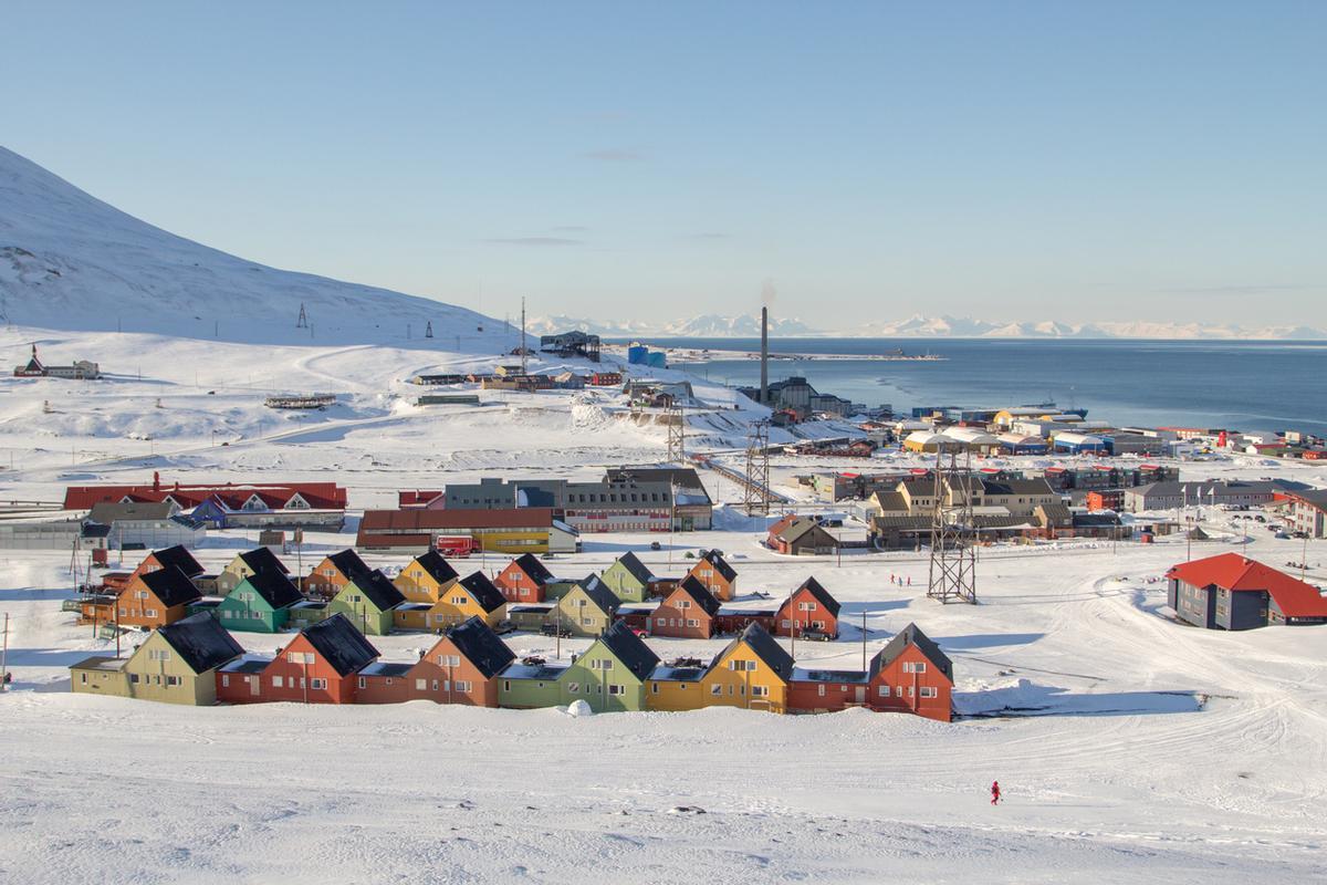 Vista panorámica de Longyearbyen, Svalbard.