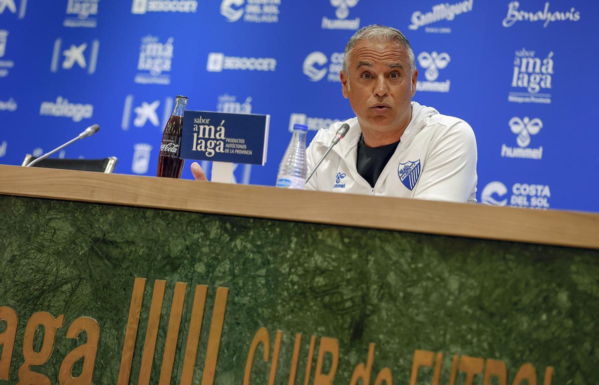 El técnico nulense Sergio Pellicer seguirá otra temporada en el Málaga.