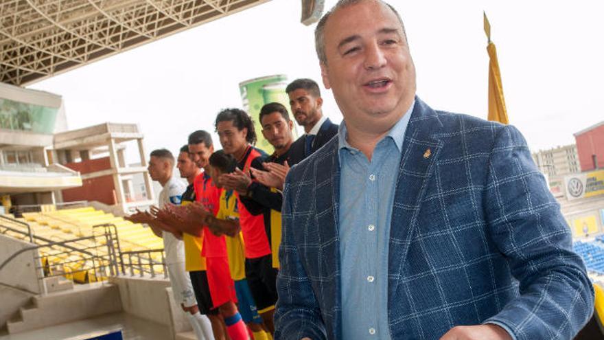 Ramírez, en la presentación de Acerbis. Detrás, Aythami, Araujo y Lemos.