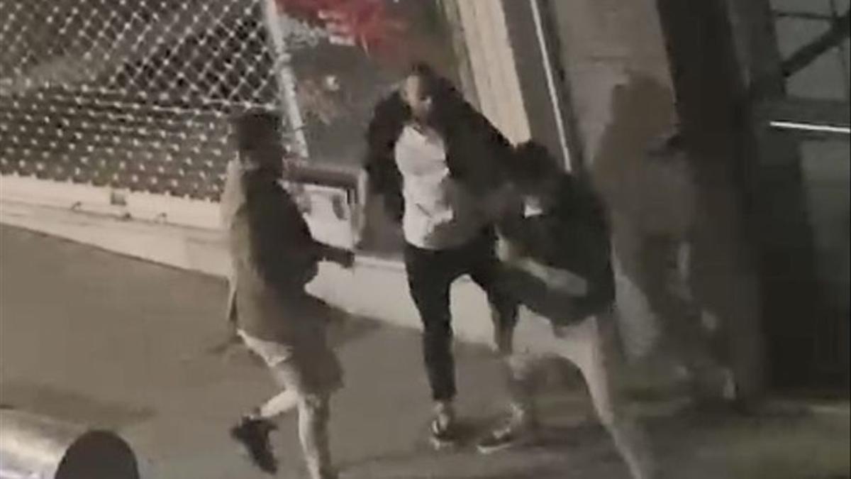 Imagen del video de la brutal agresión en Vigo.