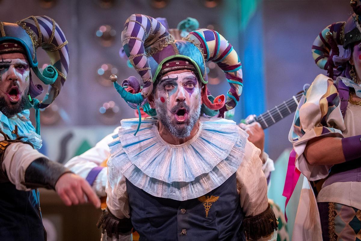 La comparsa de Jesús Bienvenido, 'DSAS3', durante su actuación de semifinales en el COAC 2026.