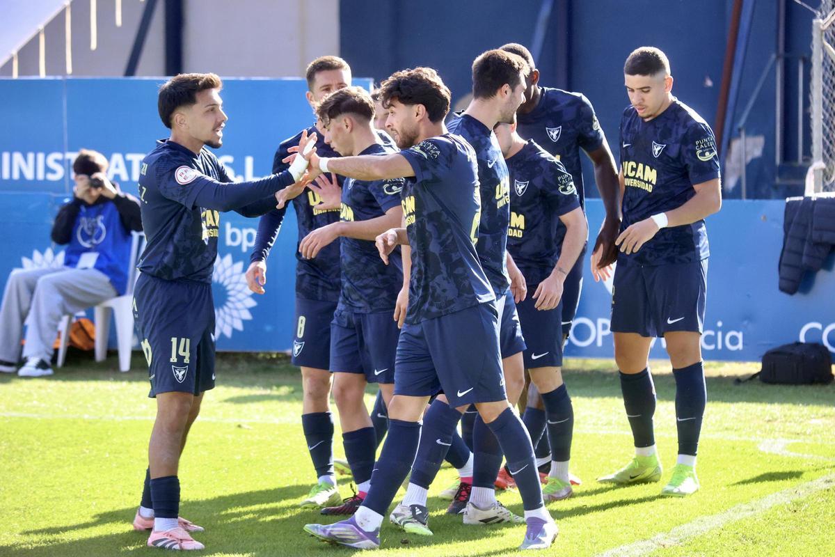 El UCAM Murcia CF contra el Puente Genil en fotos