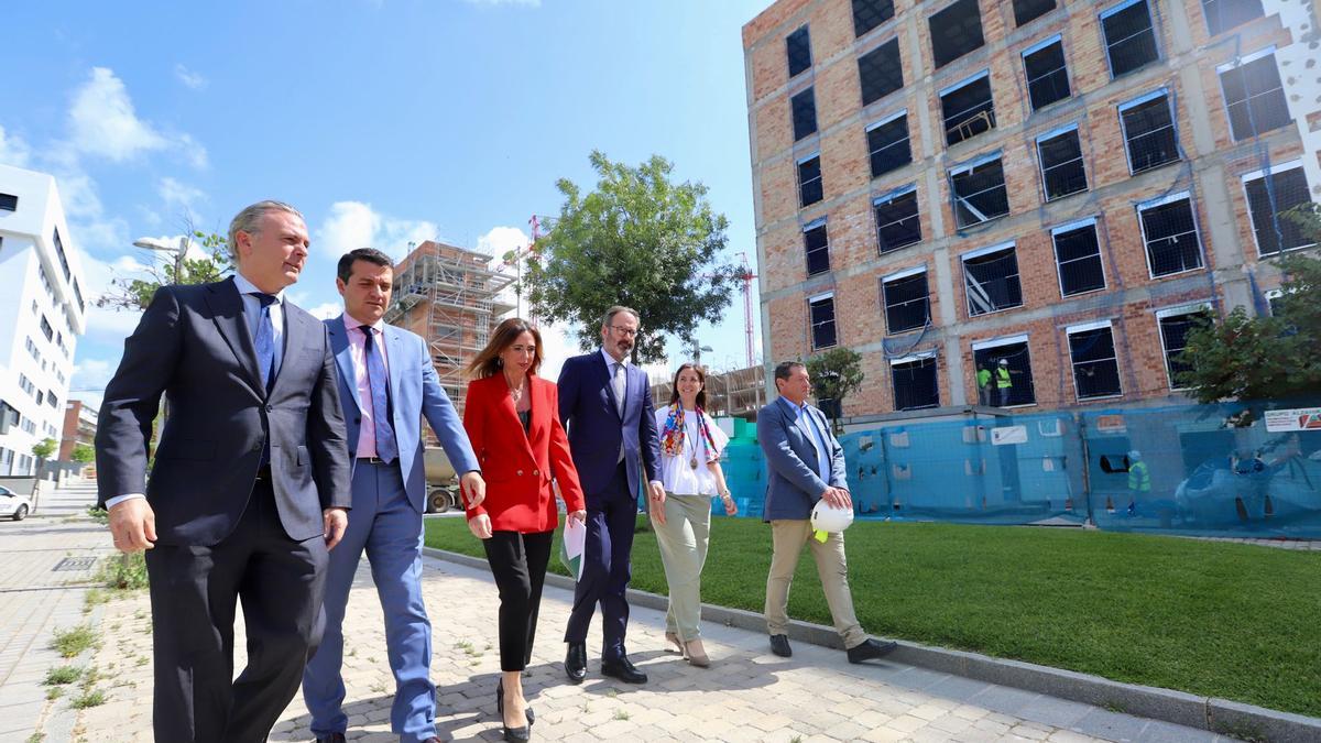 Visita a la promoción de viviendas en modelo de permuta en Huerta de Santa Isabel.