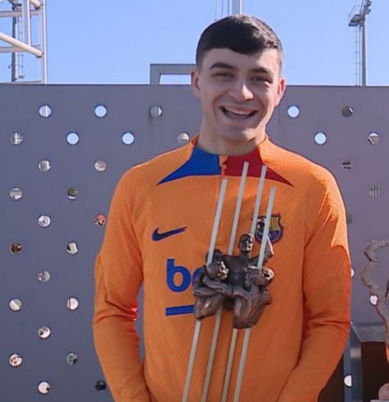 El trofeo Aldo Rovira le declara mejor futbolista de la plantilla del Barça en su primer curso como profesional 