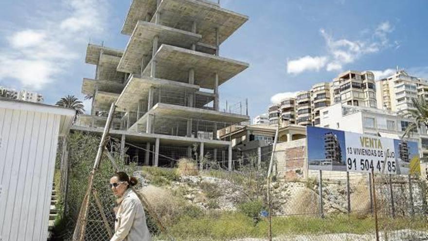 Imagen del estado en el que se encuentran las obras paralizadas en el antiguo hotel de El Cabo.