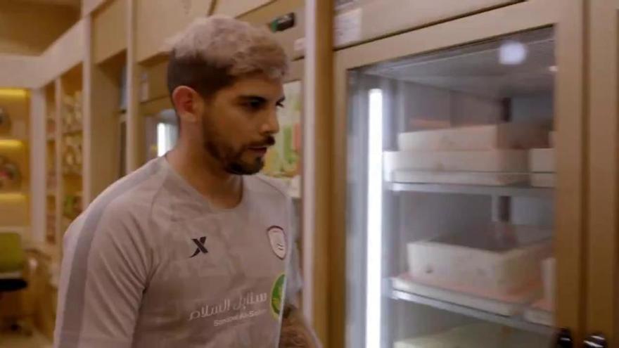 Banega, cazado en una pastelería