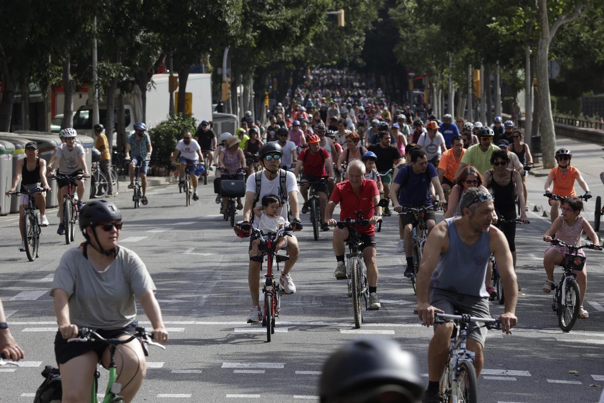 La fiesta de la bicicleta regresa a las calles de Barcelona con la Bicicletada.