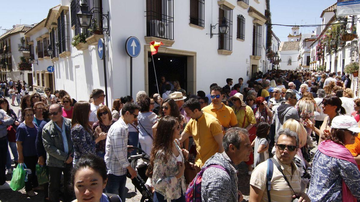 Turistas en Córdoba en un mes de mayo de la etapa en la que no había irrumpido aún el covid.
