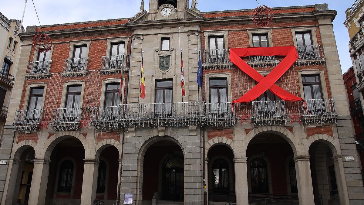 Lazo rojo en el Ayuntamiento de Zamora.