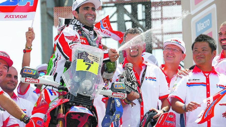 El fallecido Gonçalves, celebrando el segundo puesto en 2015.