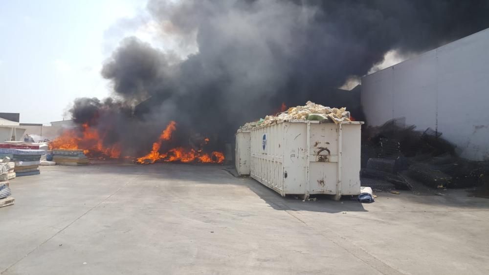 Incendio en una nave de Alboraia