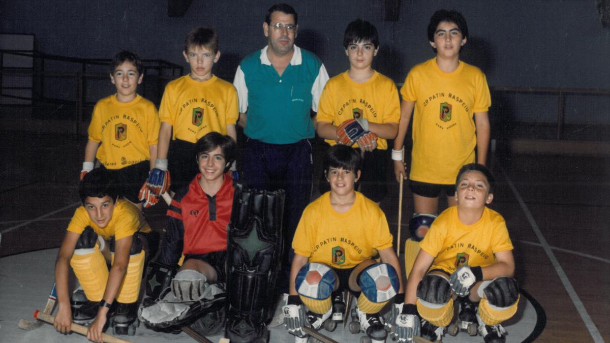 Vicente Pascual con su equipo en la temporada 87-88