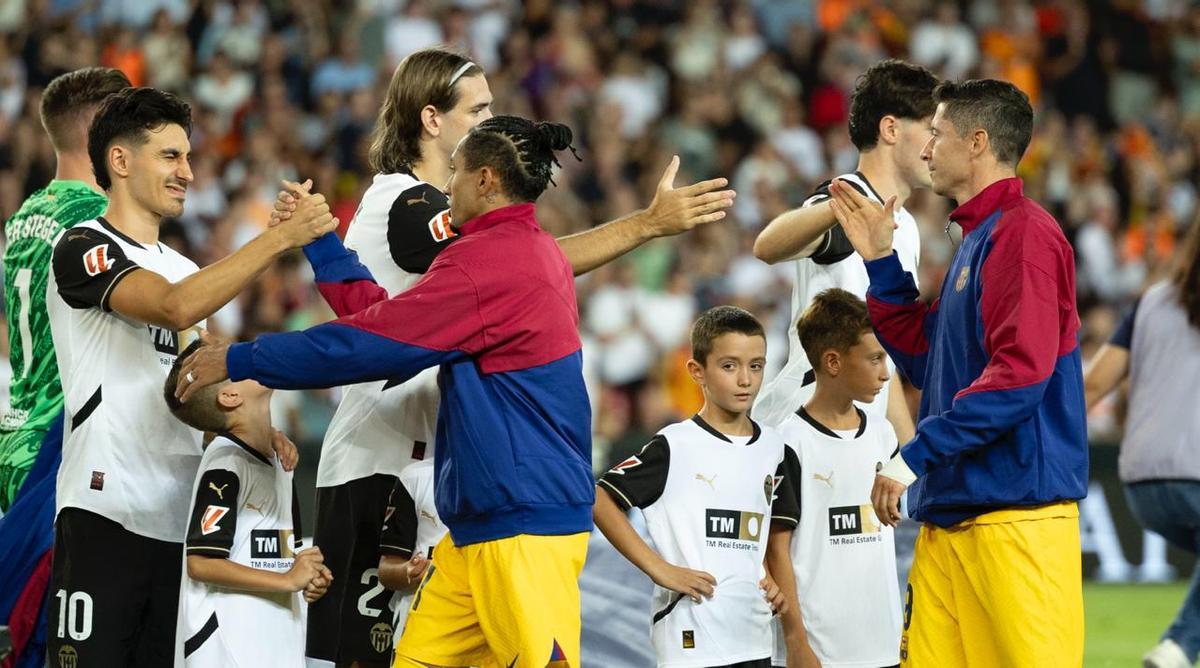 Valencia - FC Barcelona, el partido de la jornada 1 de LaLiga EA Sports, en imágenes.