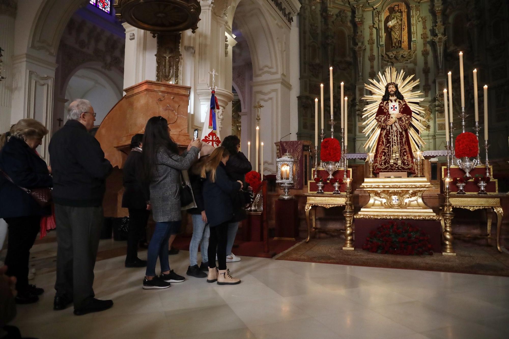 Colas en Santiago por la devoción por el Cristo de Medinaceli