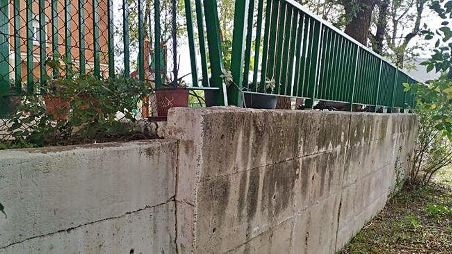 Un dels murs torts que hi ha al barri de la Balconada de Manresa