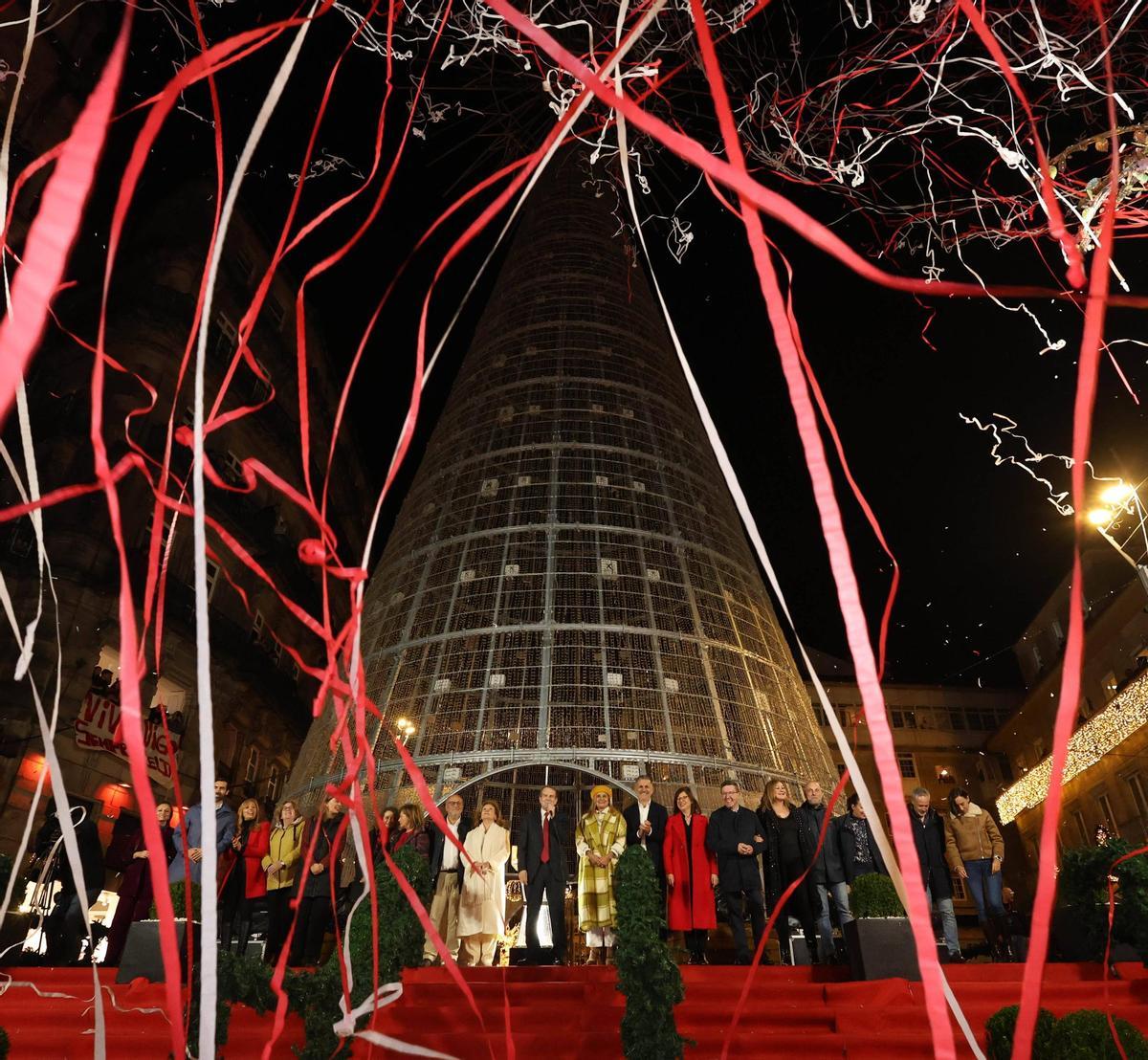Vigo enciende la Navidad más grande de su historia ante miles de personas