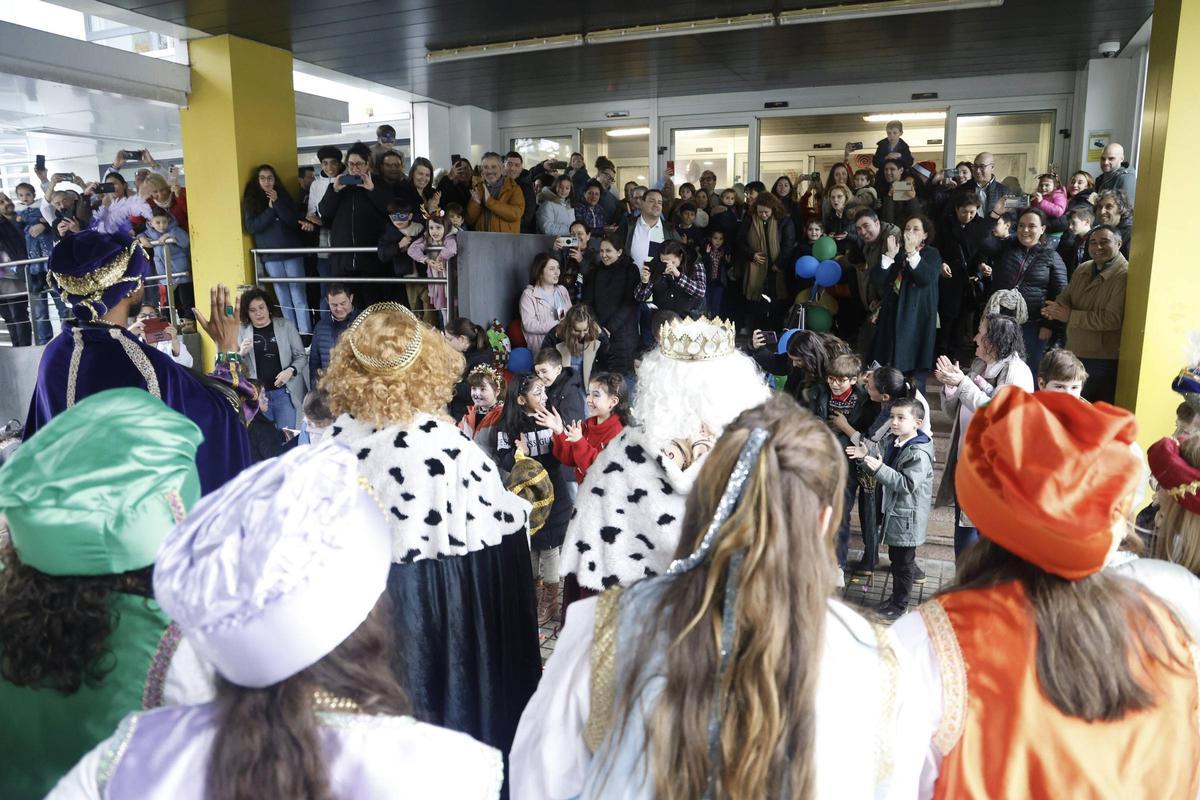 Los Reyes Magos fieles visitan a los pacientes del Hospital Provincial de Conxo Los Reyes Magos fieles visitan a los pacientes del Hospital Provincial de Conxo