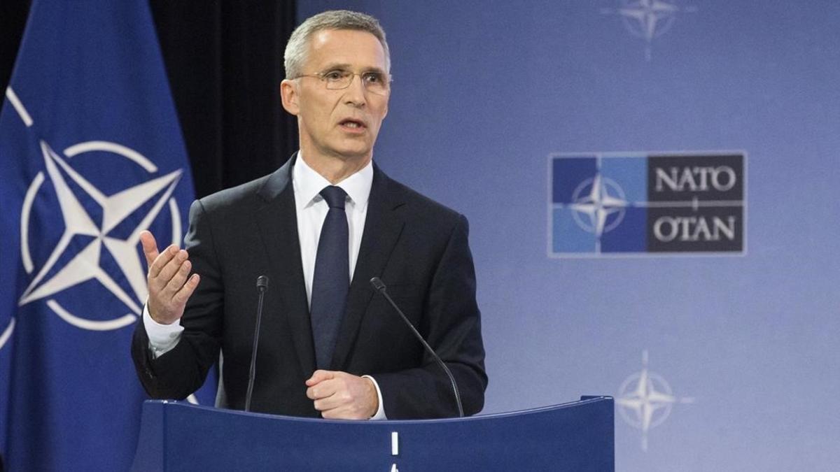 Stoltenberg presenta el informe anual de la OTAN del 2016, durante una rueda de prensa, en Bruselas, el 13 de marzo.