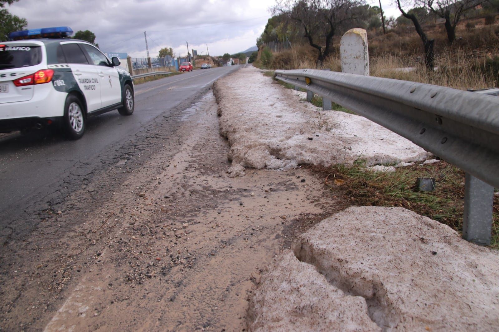 El granizo cubre de blanco los puntos más altos de la comarca de l'Alcoià