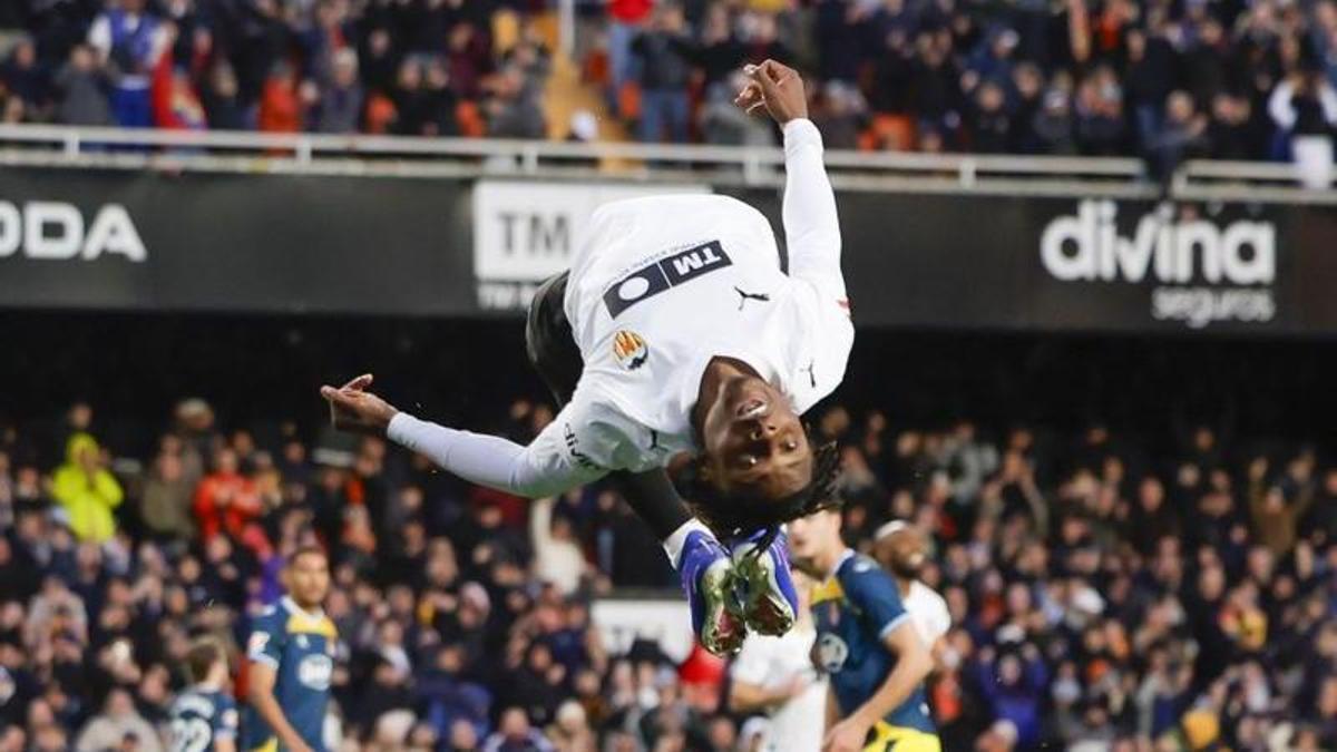 Valencia CF: Premio para Largie Ramazani