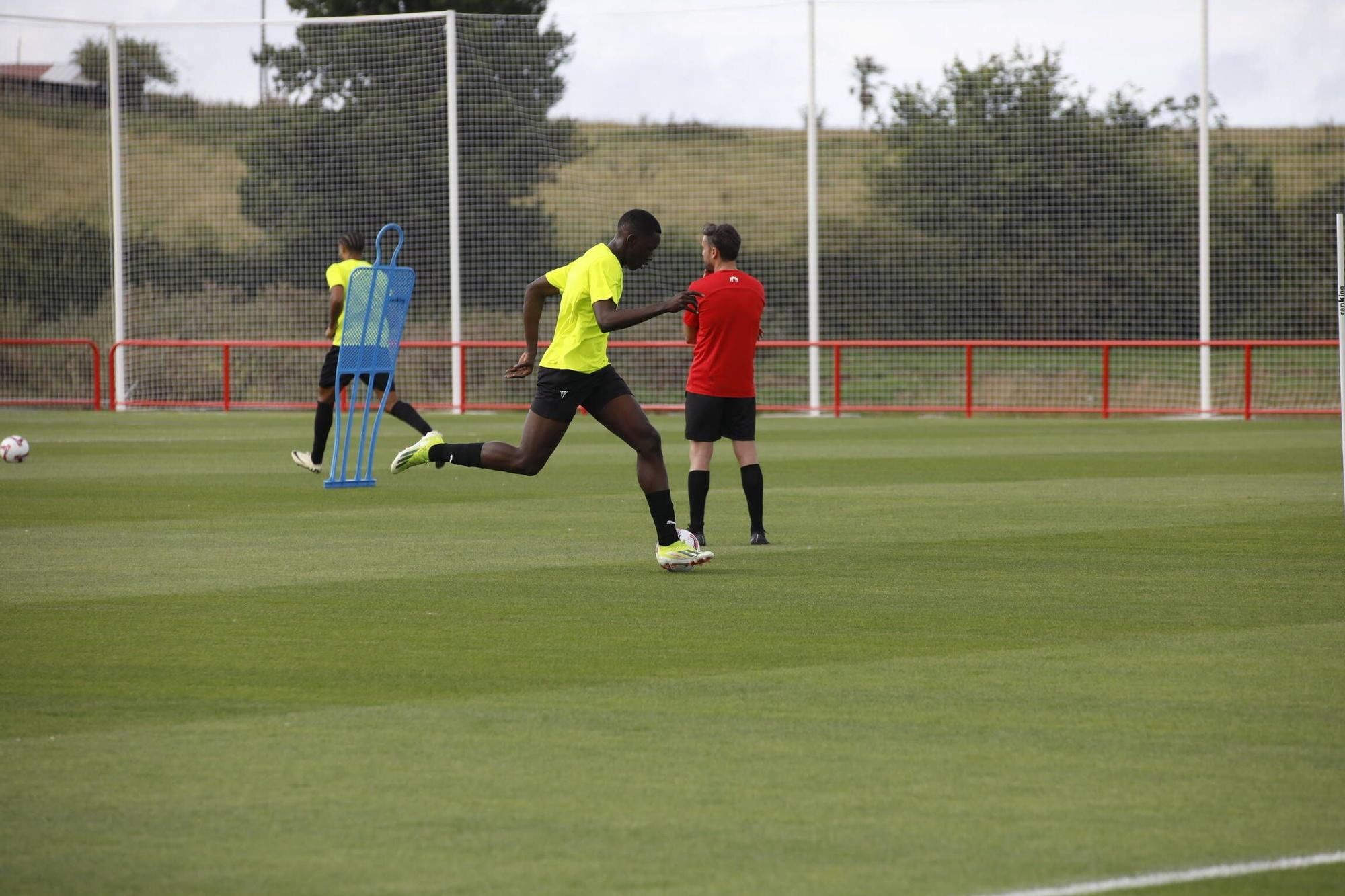 Así fue el primer entrenamiento de la era Albés en el Sporting (en imágenes)