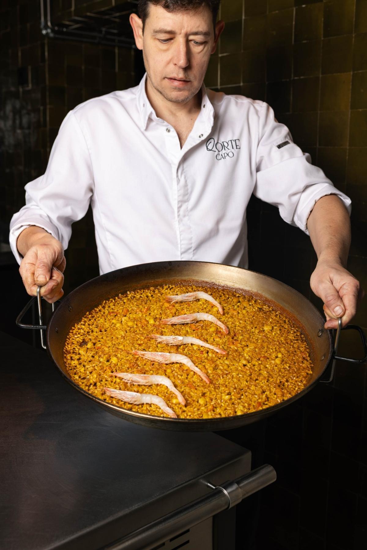 Arroz a banda senyoret de QORTE Madrid, uno de los platos con los que Ricard “Capo” Tobella reivindica el producto mediterráneo en la capital.