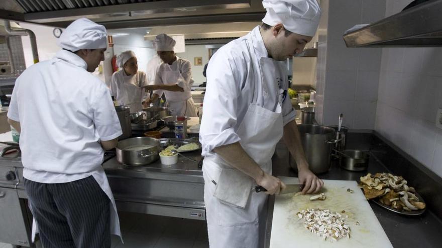 Cocineros en un restaurante de València