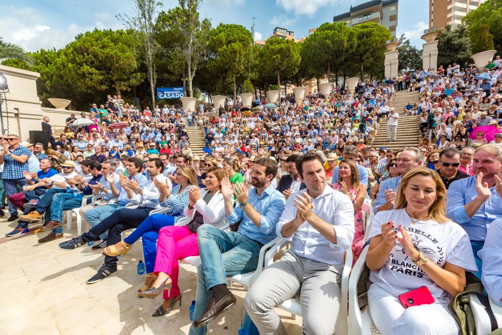 Cerca de 800 personas llenan el auditorio Óscar Esplá del parque de L''Aigüera de Benidorm en el mitin de Pablo Casado