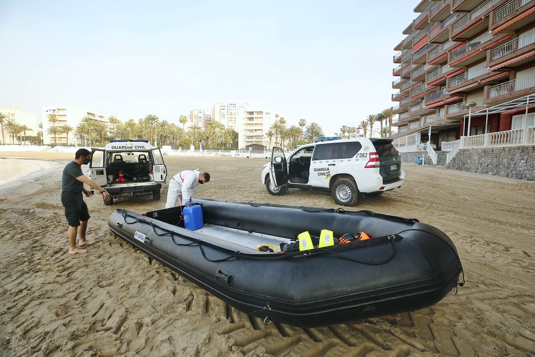 Embarcación en la playa de Los Locos de Torrevieja