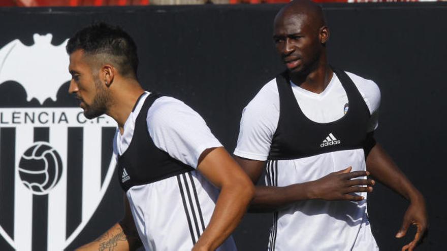 Garay y Mangala ya son pareja