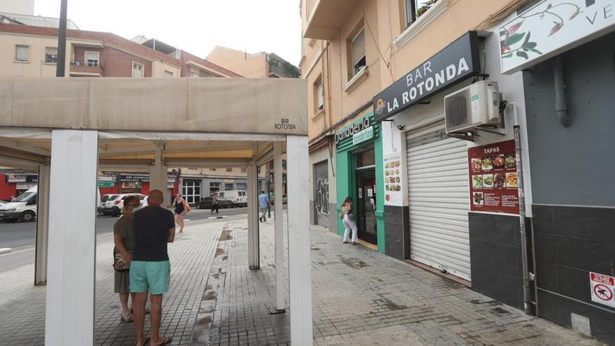 El dueño de un bazar chino muere acuchillado en València