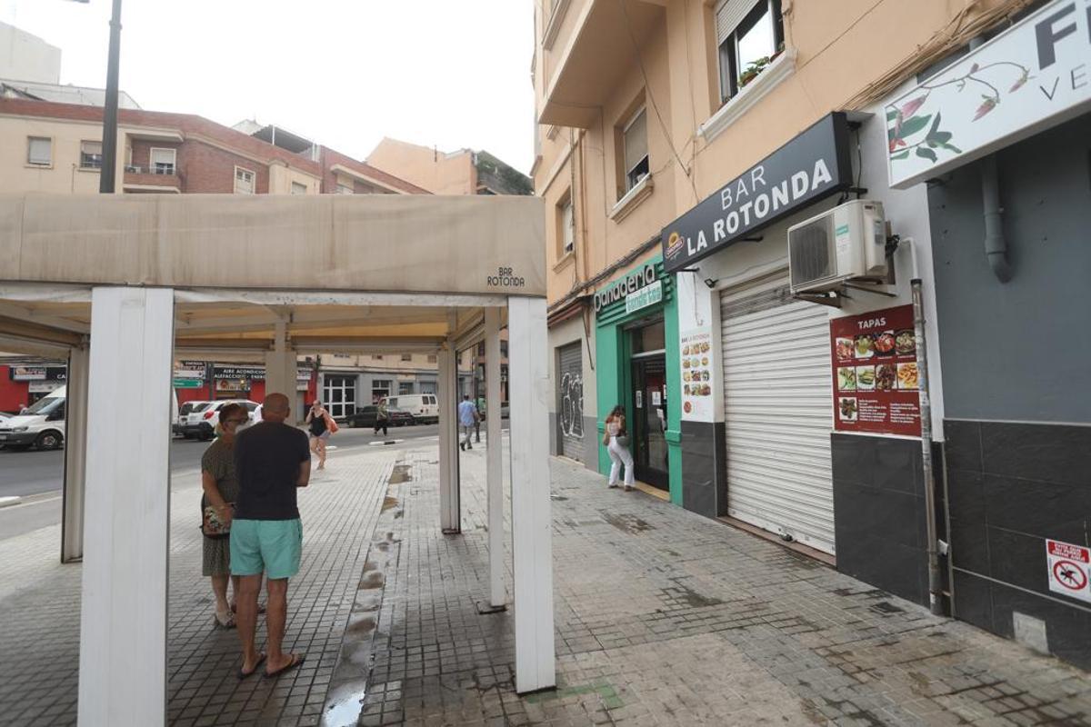 El dueño de un bazar chino muere acuchillado en València