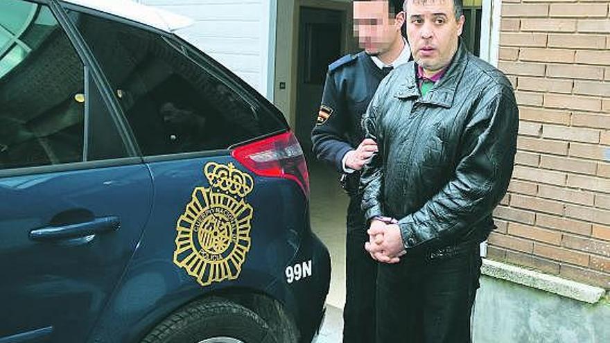 El presunto autor del brutal ataque, tras declarar en los Juzgados de Avilés.